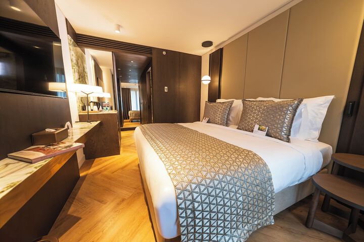 Room 35 of 200
