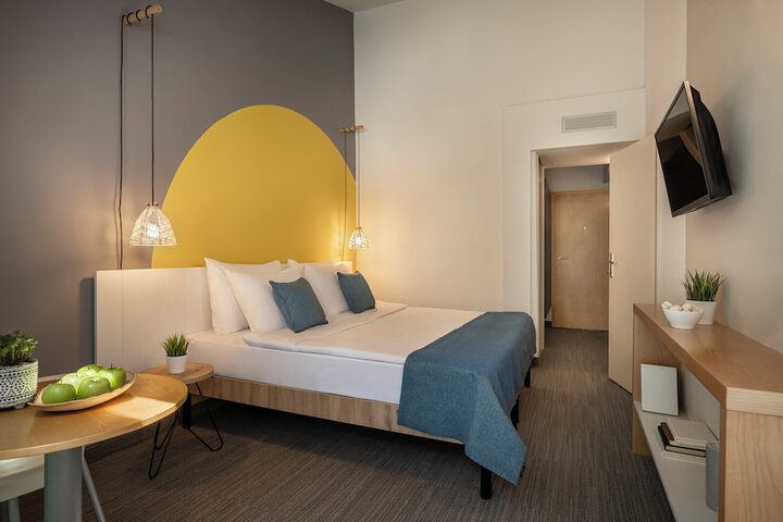 Room 13 of 50