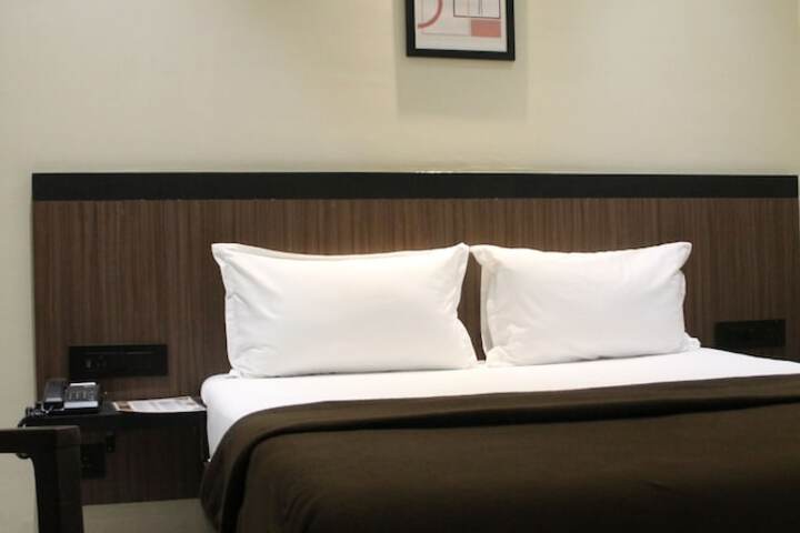 Room 7 of 18