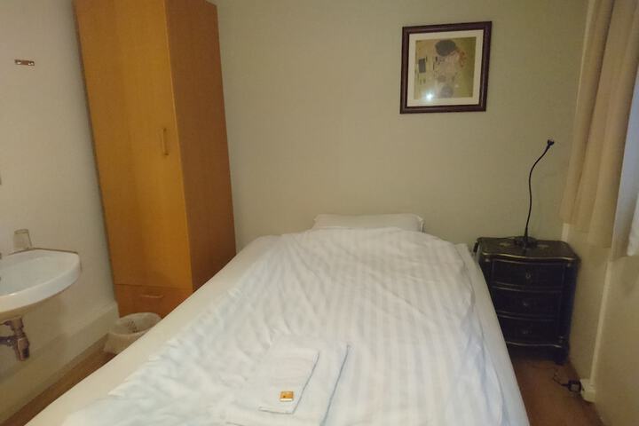 Room 2 of 48