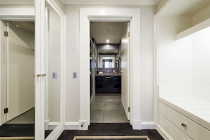 Room 10 of 156