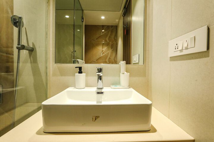 Room 32 of 46