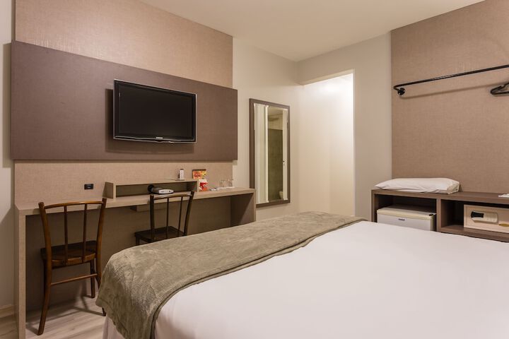 Room 14 of 25