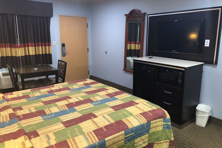 1 King Bed (6 of 15)