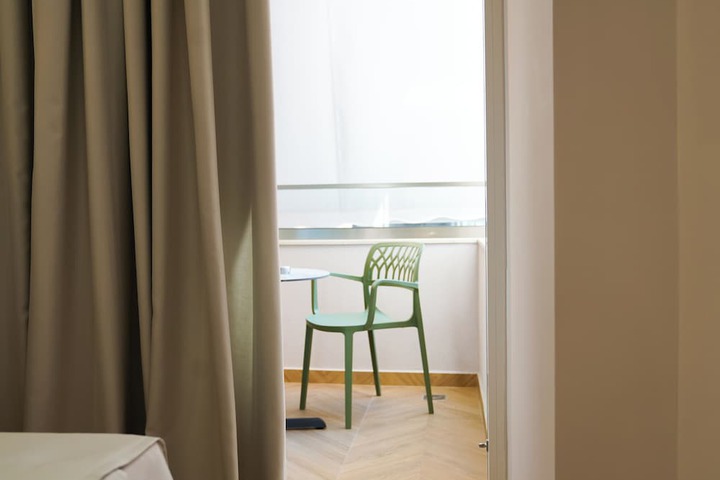 Room 225 of 249