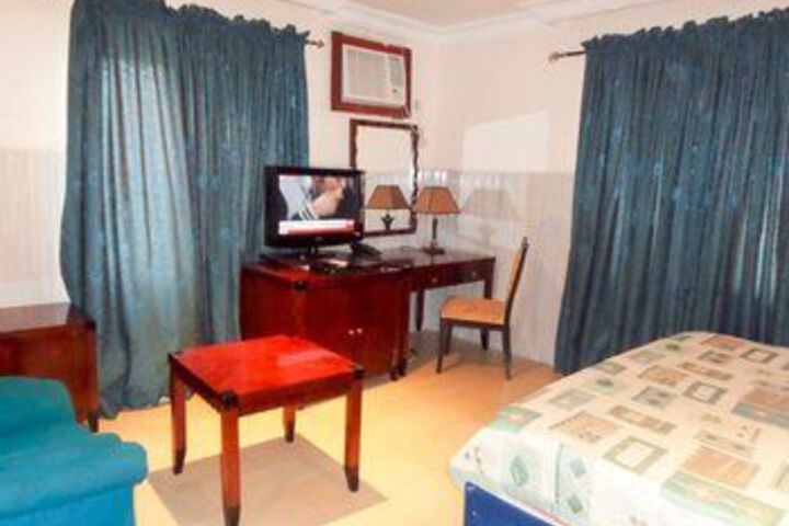 Room 6 of 23