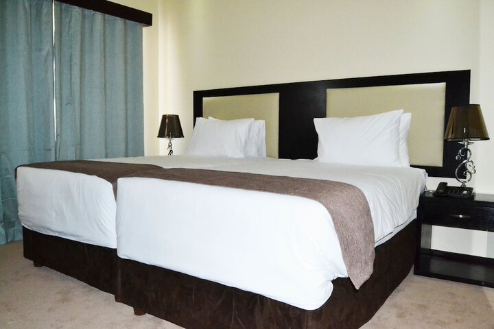 Room 6 of 82