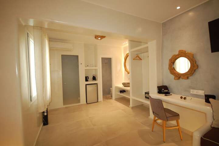 Room 32 of 53