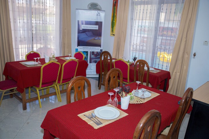 Dining 16 of 39