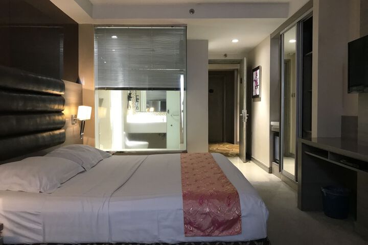 Room 34 of 139