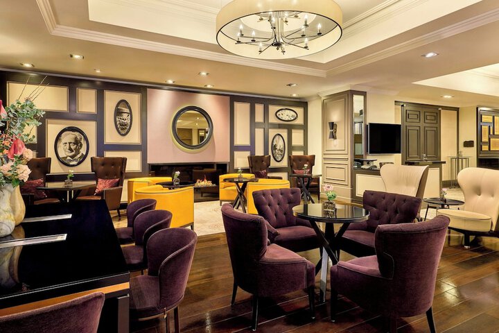 Entrance & Lobby