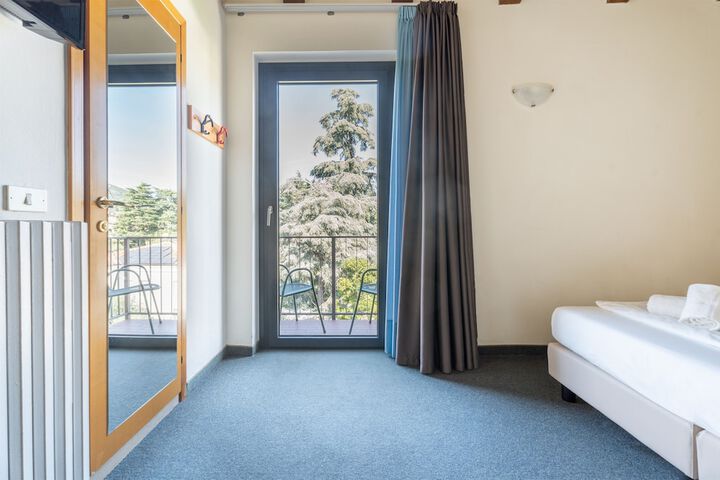 Room 42 of 104