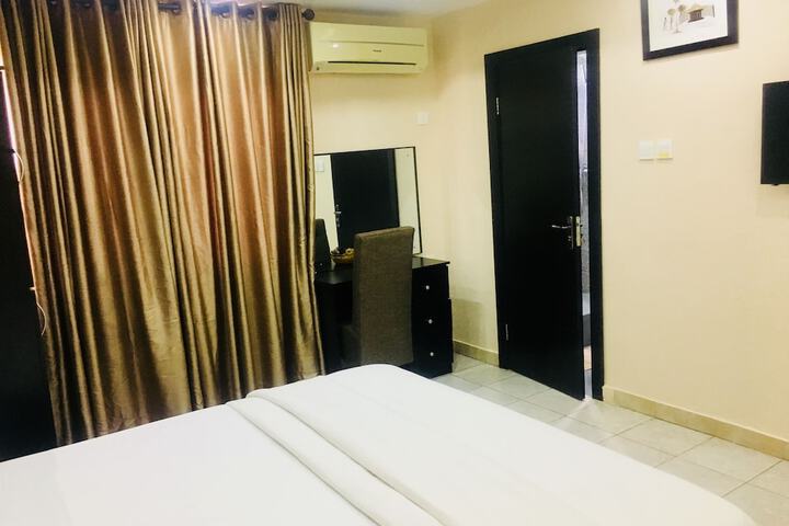 Room 12 of 34