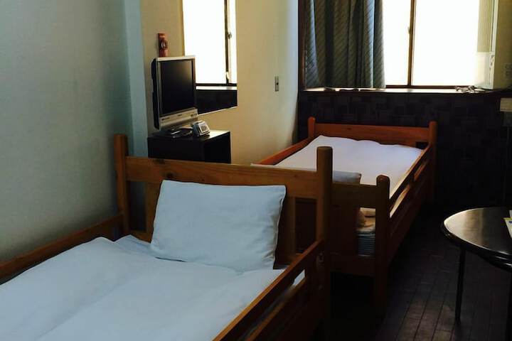 Room 7 of 24