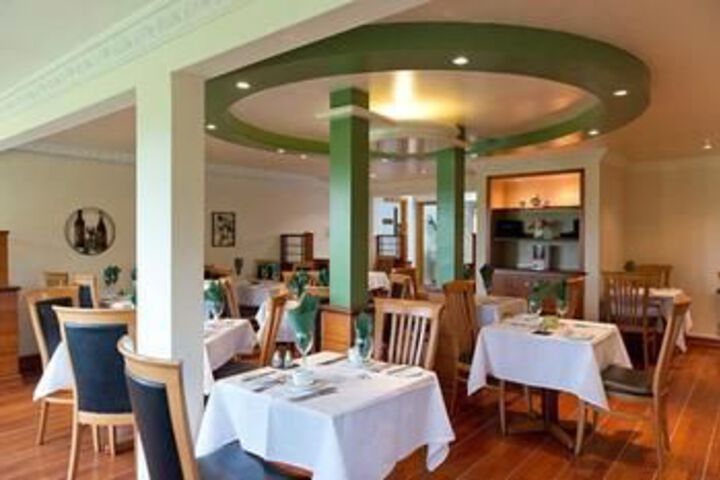 Dining 60 of 61