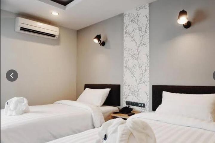 Room 6 of 15