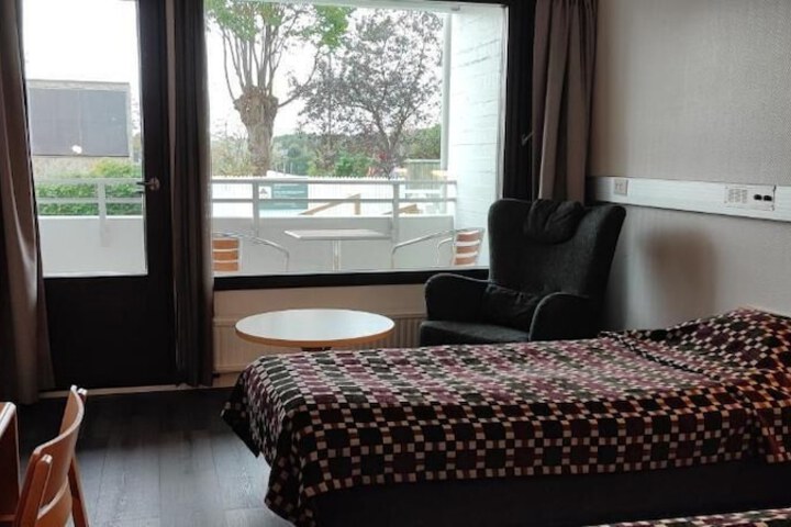 Room 2 of 12