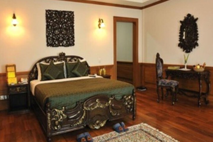 Room 8 of 30