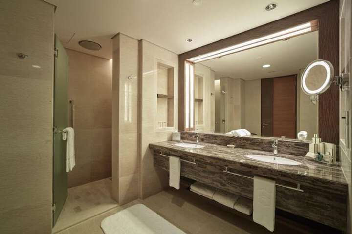 Room 55 of 182