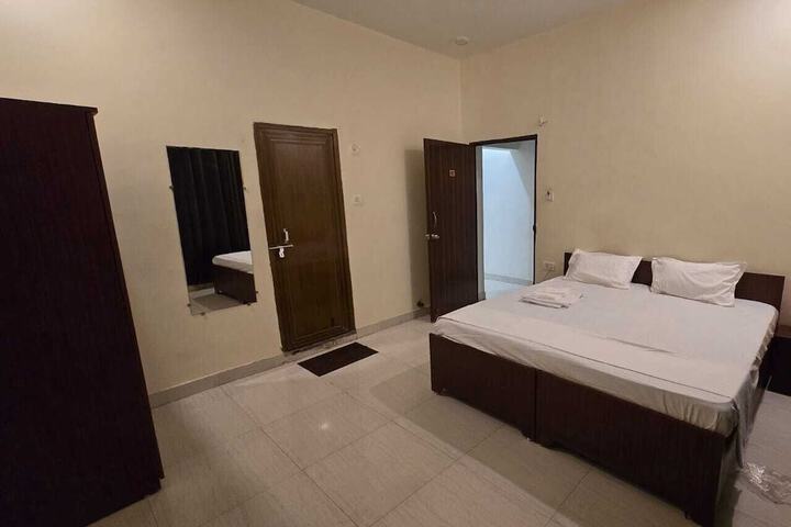 Room 2 of 9