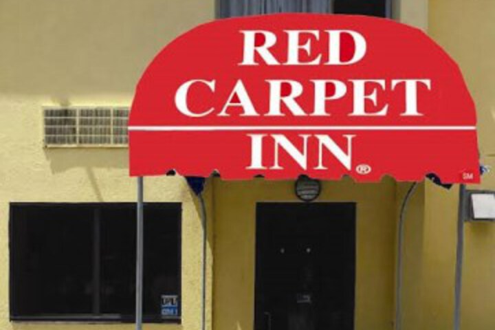  Red Carpet Inn 4