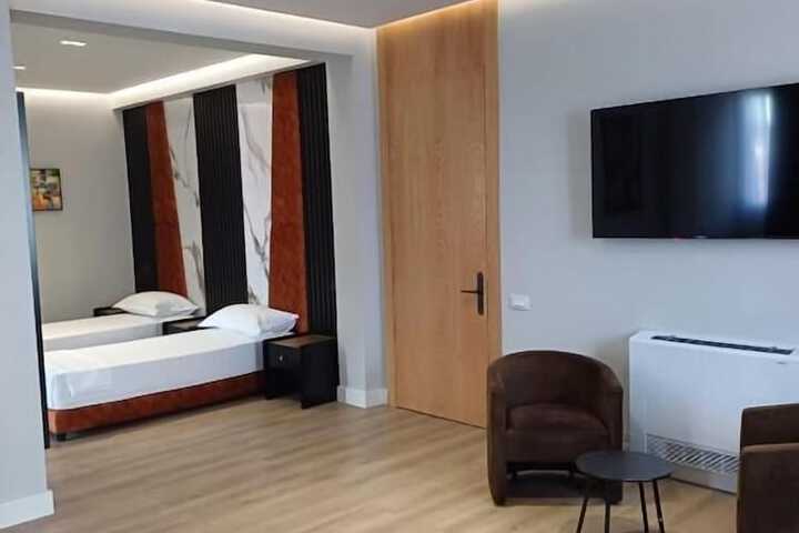 Room 11 of 132