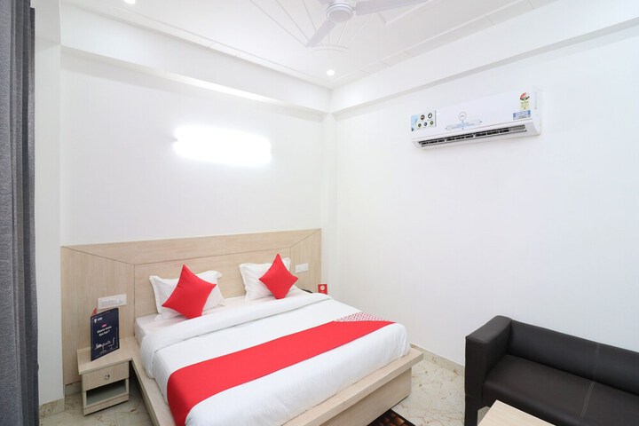 Room 6 of 13