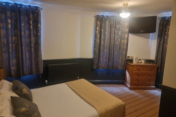 Room 8 of 33
