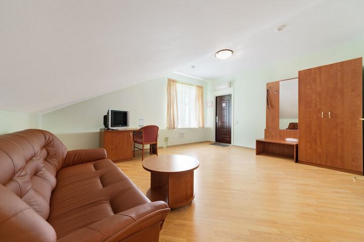 Room 22 of 46