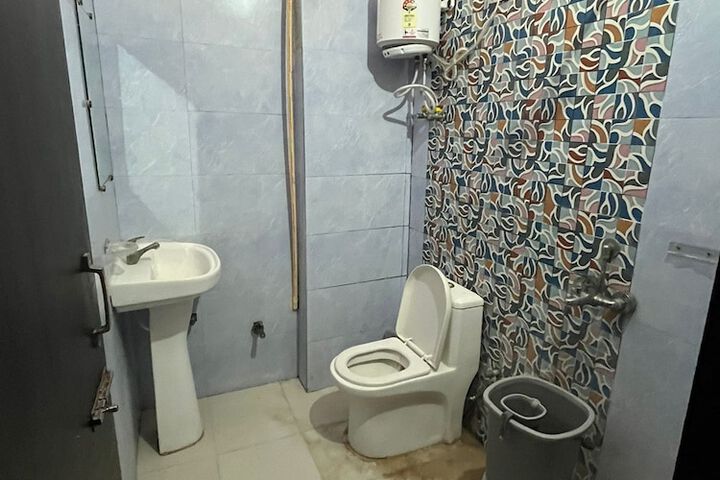 Room 9 of 10
