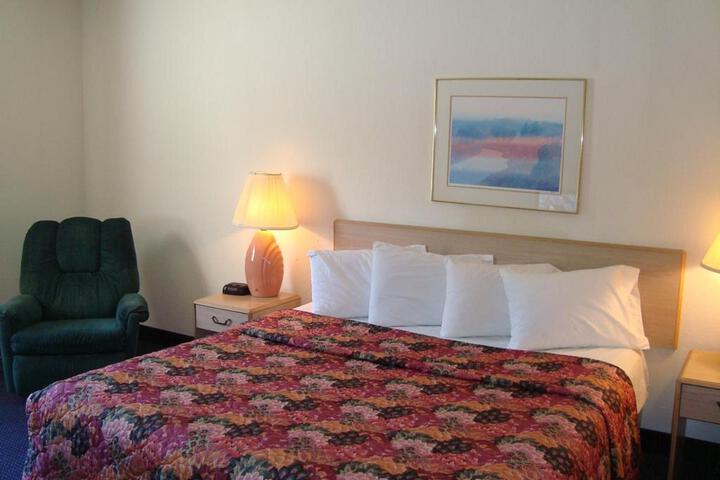 Standard Double Room (10 of 12)