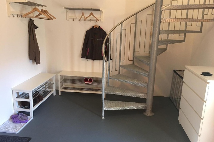 Room 6 of 12