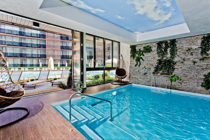 Pool Hotel