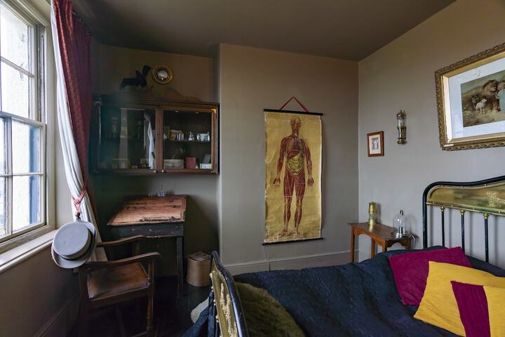 Room 15 of 108