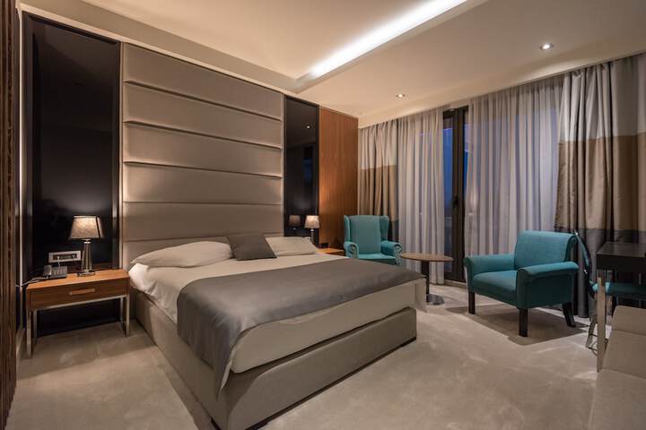 Room 3 of 45