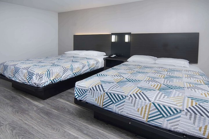 2 Queen Beds (7 of 7)