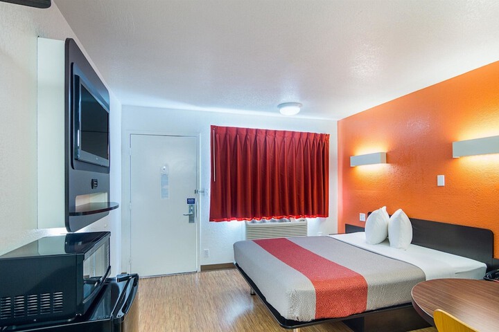Room 16 of 49
