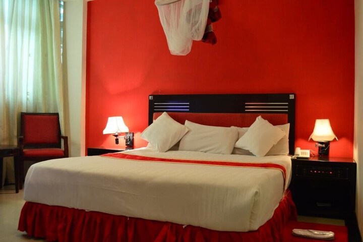 Room 5 of 12
