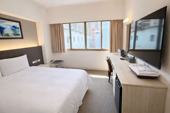 Room 11 of 24