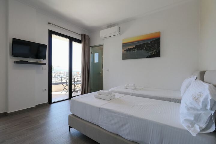 Room 153 of 165