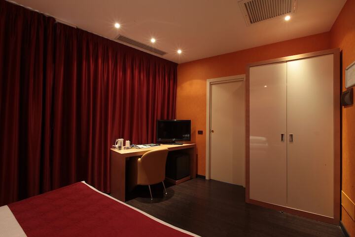 Room 13 of 68