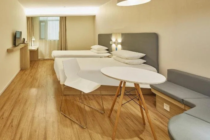 Room 2 of 19