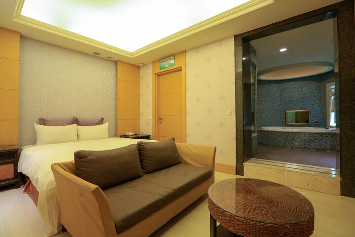 Room 5 of 51