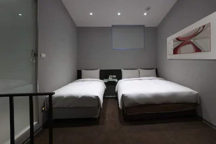 Room 14 of 36