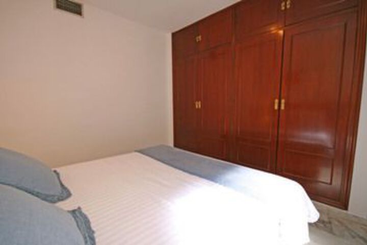 Room 11 of 27