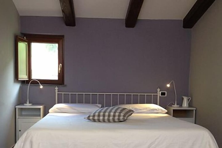 Room 4 of 32