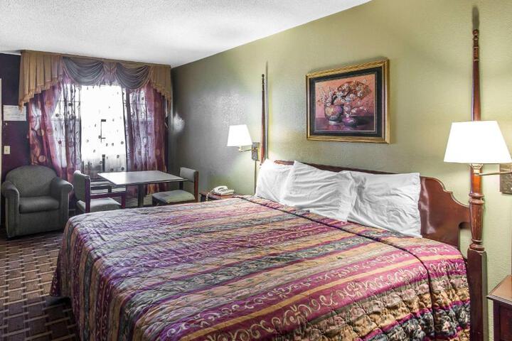 1 King Bed (13 of 19)