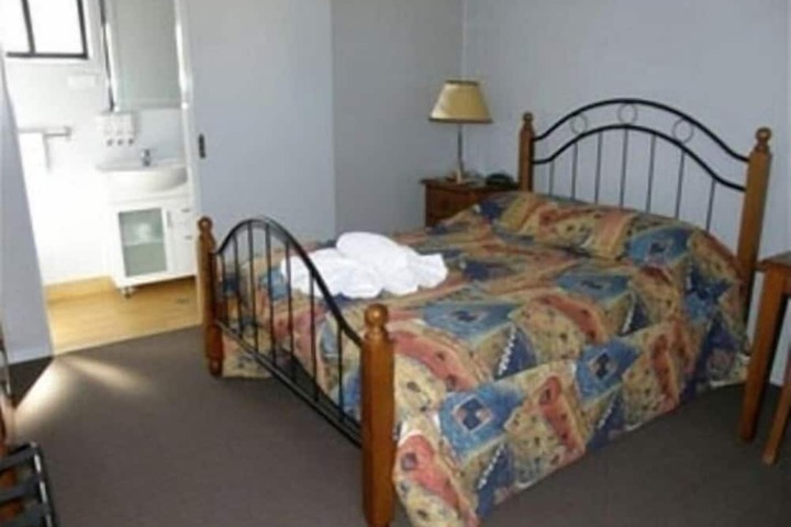 Room 4 of 17