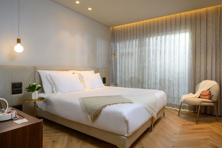 Room 6 of 75