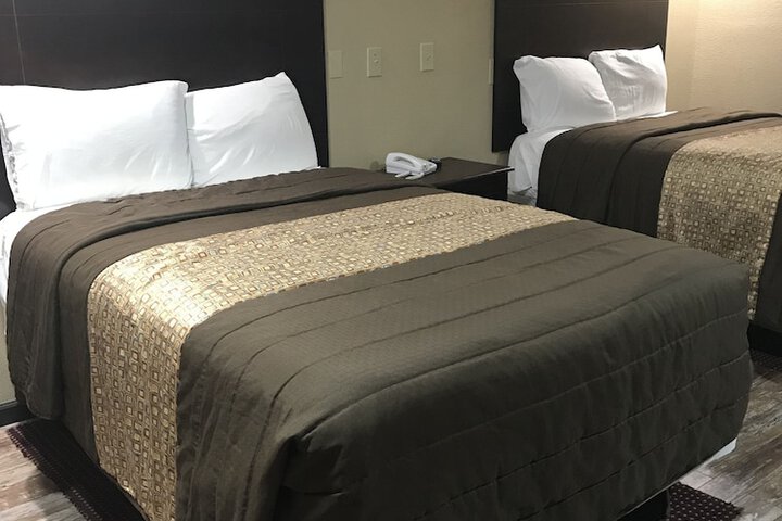 Basic Single 2 Double Beds (2 of 17)